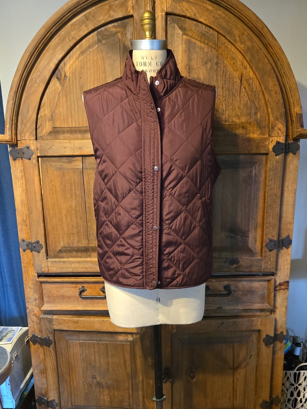 Women's Quilted Sleeveless Puffer Vest in Deep Brown